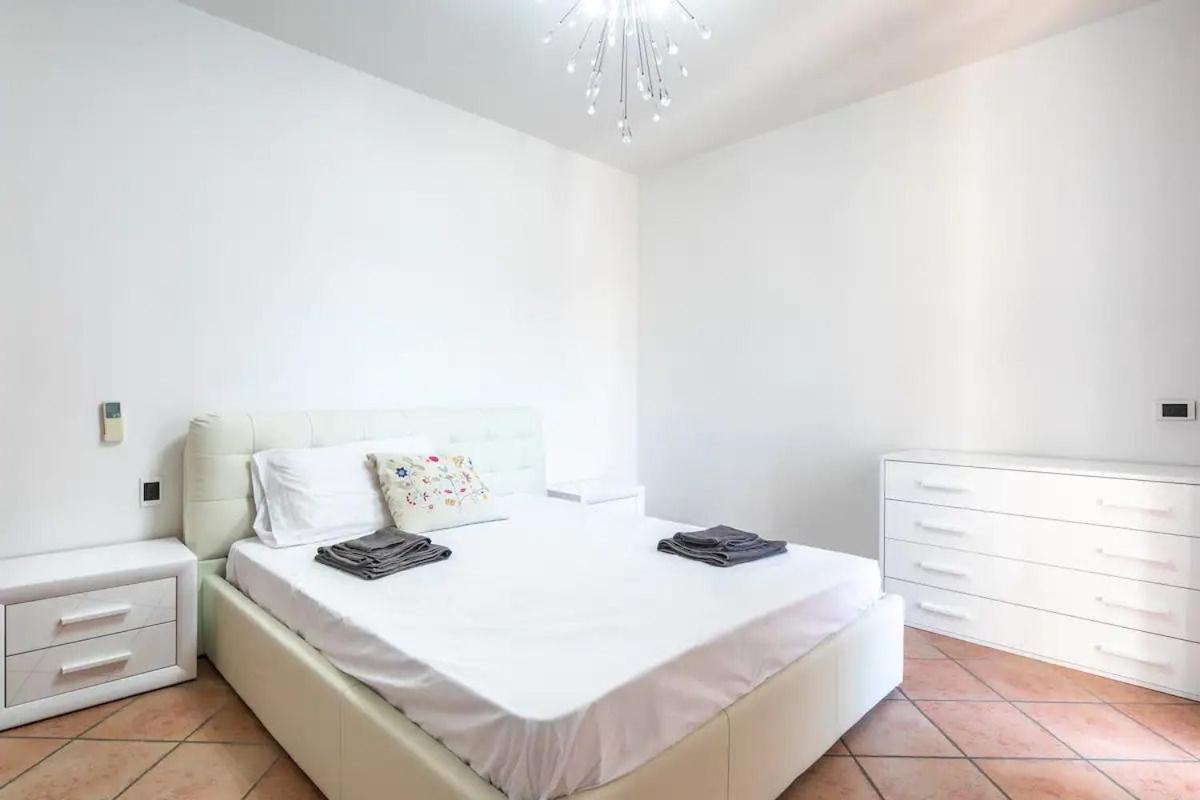 Suite Con 2 Balconi - 6 Guest Prato  Exterior foto